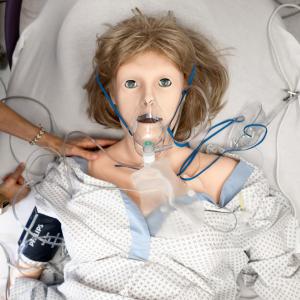 Victoria est sur le point d’accoucher, avec l’ensemble de l’équipe soignante à ses côtés.