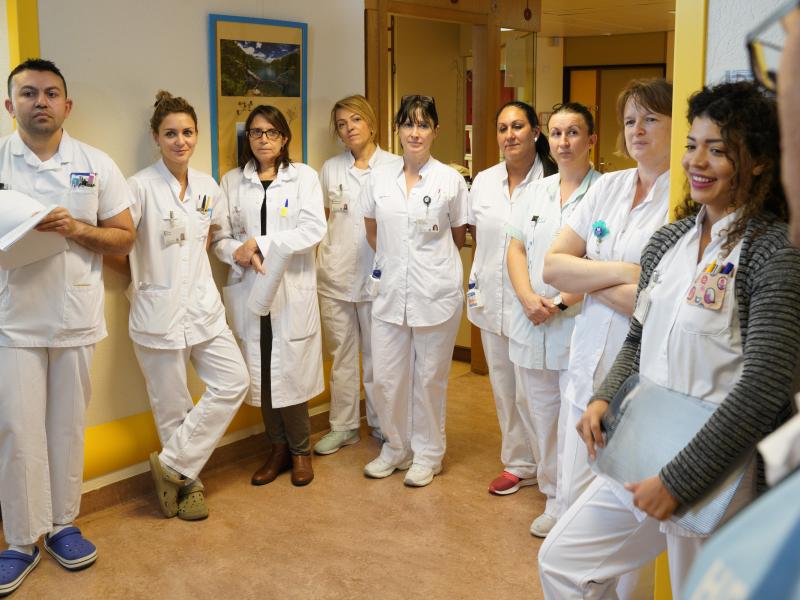 Huddle : tous les métiers se réunissent deux fois par jour pour partager les informations pertinentes. Huddle : tous les métiers se réunissent deux fois par jour pour partager les informations pertinentes.